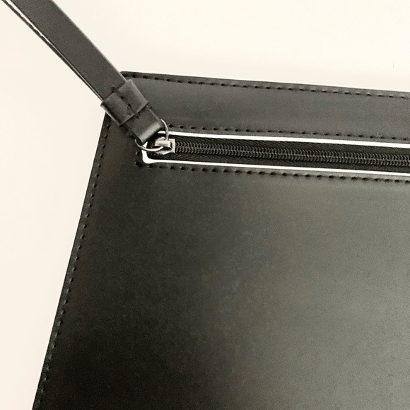 Narciso Rodriguez Parfums Black Faux Leather Wristlet Clutch Cosmetic Pouch - Picture 4 of 10